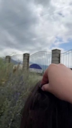 Она же не отлипляется