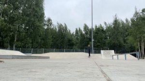 Катание на скейтборде на бетоне