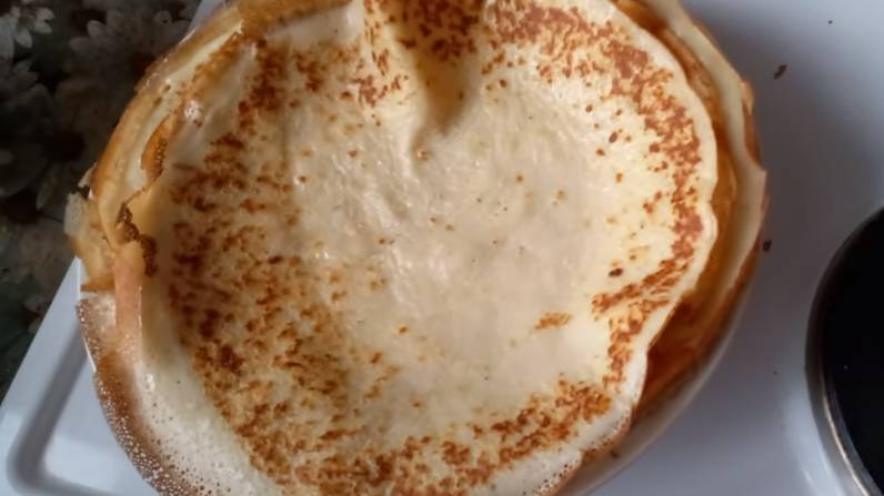 Блины. Блинчики. Рецепт. Как постряпать. Тесто на блины. На молоке. На воде. Рецепт блинов домашних смотреть онлайн