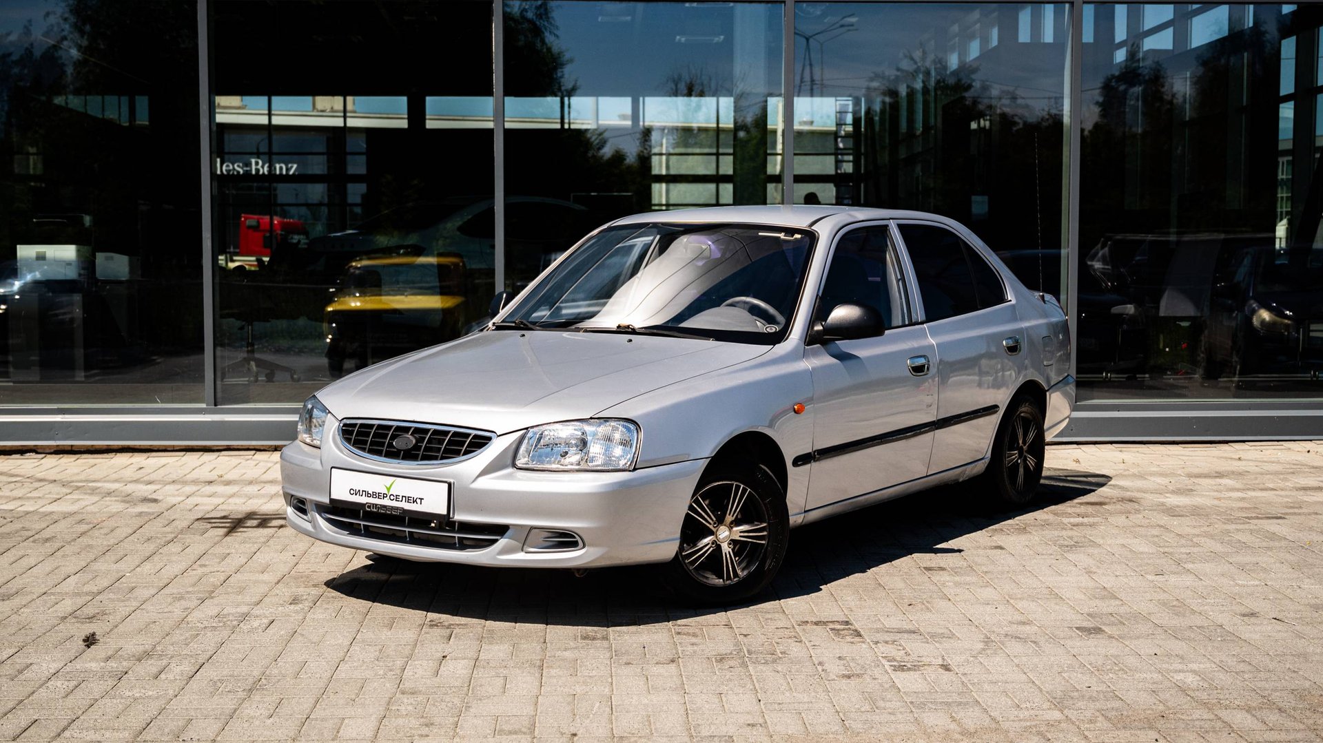 HYUNDAI ACCENT СЕРЕБРИСТЫЙ