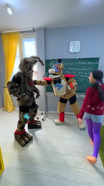 Animatronic FNAF in real life! #fnaf #funny #fnafsecuritybreach смотреть онлайн