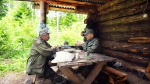 2 ДНЯ НА ОЗЕРЕ. УКРЫЛИСЬ ОТ ШТОРМА В ИЗБЕ. В МУТНОМ РУЧЬЕ ПОЛНО РЫБЫ!