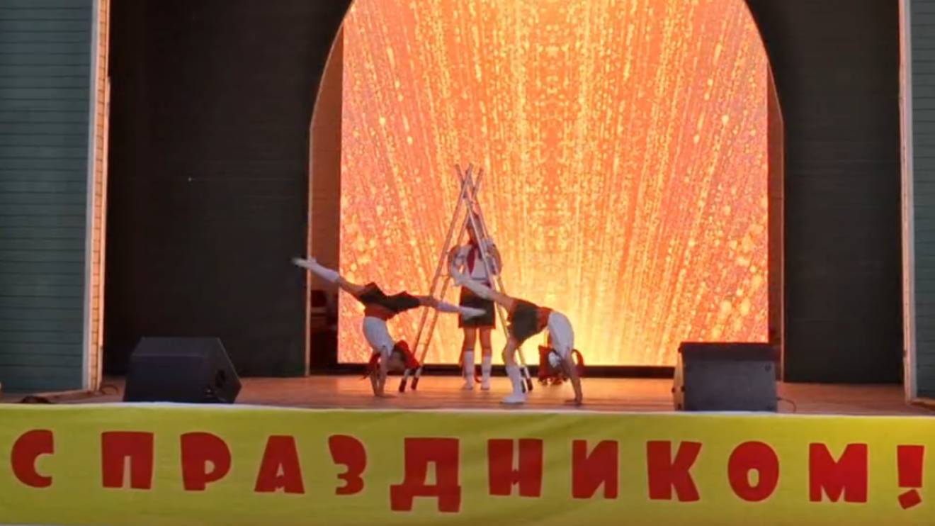 🎪 «Цирк Пируэт» в образе пионеров – ностальгия в каждом движении! ✨