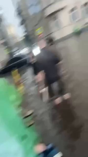 Москва уходит под воду: лютейший ливень с градом затопил Патриаршие пруды и обрушил деревья. смотреть онлайн