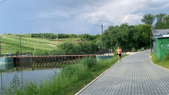 Ежедневная беговая тренировка || Готовимся побеждать на Московском марафоне 2025 :) смотреть онлайн