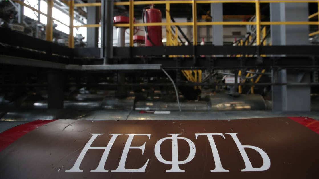 Bloomberg: ЕС намерен снизить потолок цен на российскую нефть