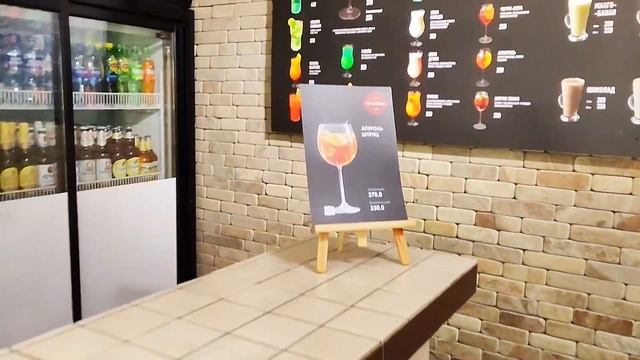 Цены в Крыму. ПЛЯЖИ БИТКОМ Столовая по-Домашнему в АЛУШТЕ. Вечерняя набережная курорта смотреть онлайн