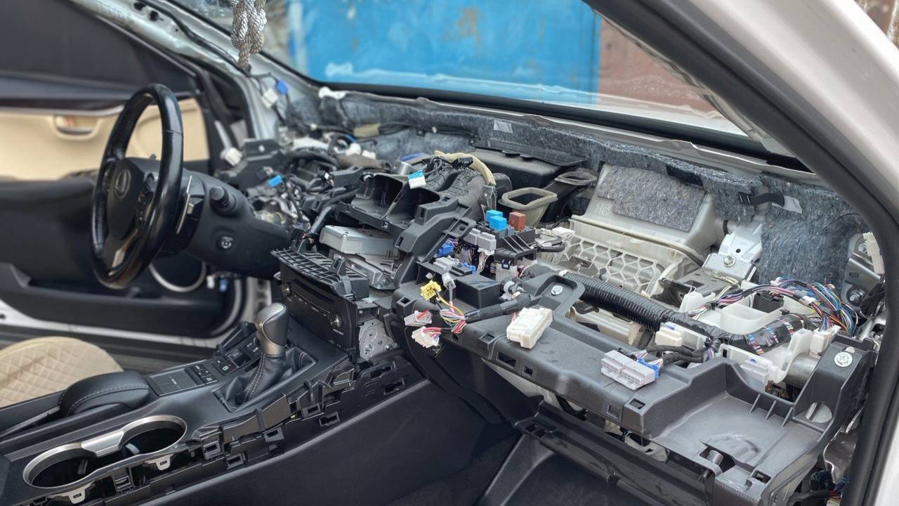 Снятие торпедо на Lexus NX20t / Lexus NX300h