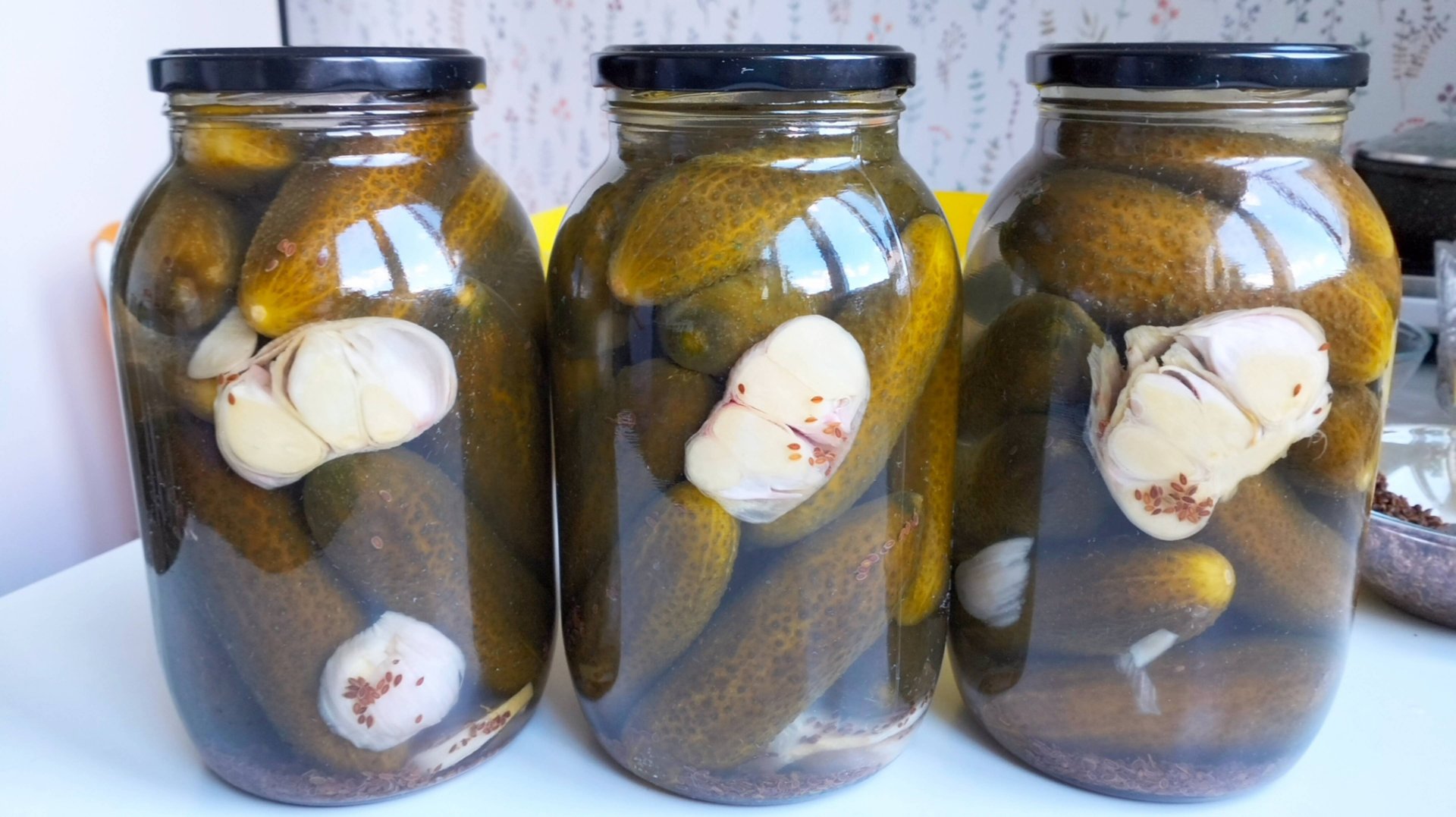 Соленые огурцы на зиму, стоят в квартире. Без уксуса и сахара смотреть онлайн