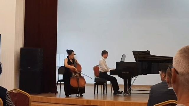 Роберт Шуман - "Грезы" из цикла "Детские сцены". Исполняют Ли Цзиньюй и Антон Хазипов. смотреть онлайн