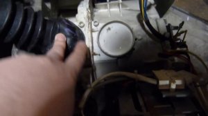 Как вынуть посторонний предмет из бака стиральной машины своими руками