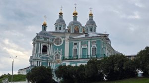 Внезапно колокольный звон на вершине Смоленска в Свято-Успенском кафедральном соборе