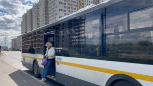 Автобус ЛиАЗ-5292.65-03 следует по маршруту 1230 ”м. Некрасовка - ЖК Самолёт(ул. Барыкина)”