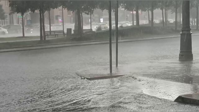 Москва, ливень 12.07.25г.mp4