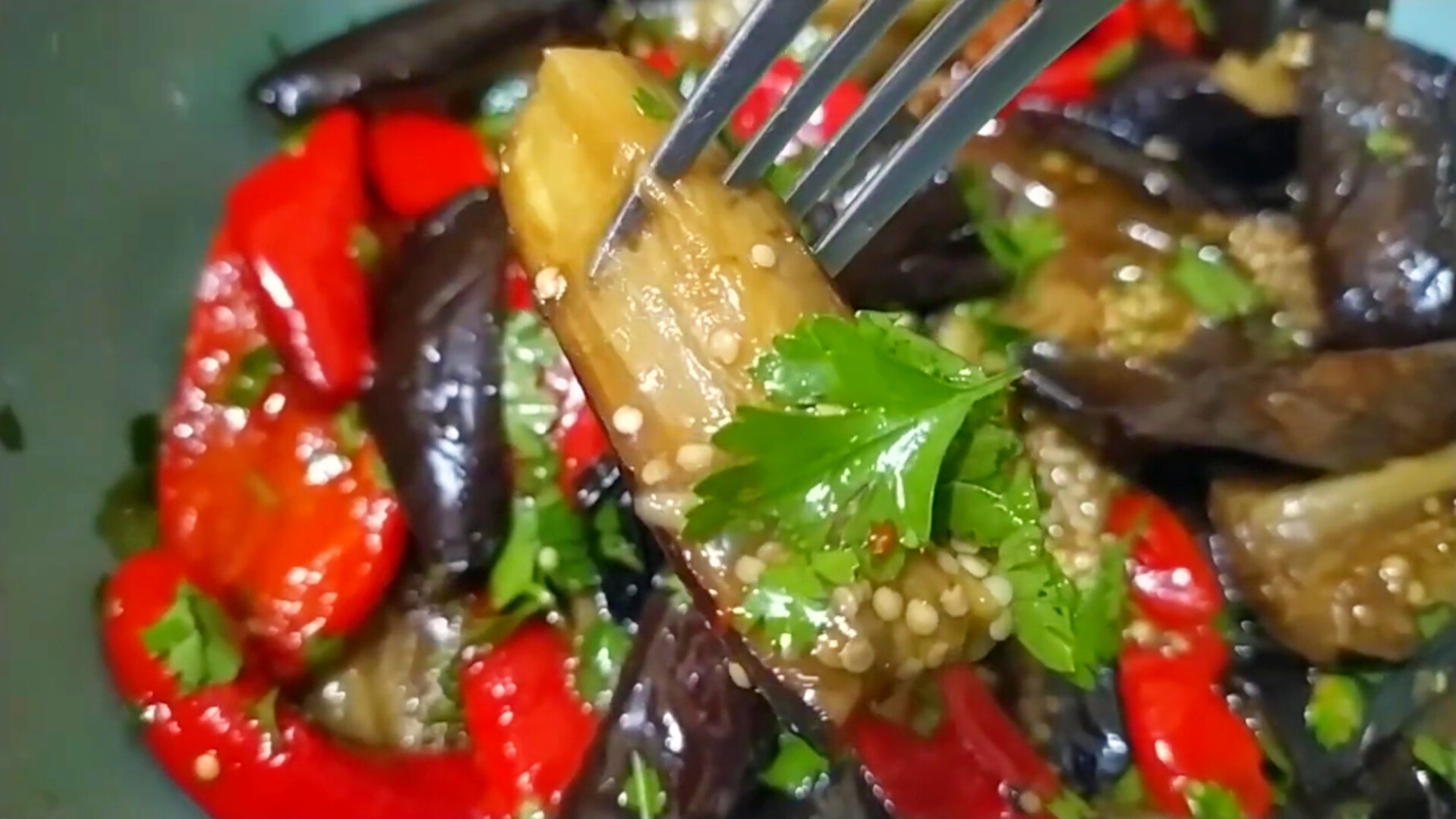 Салат из запеченного перца и баклажана смотреть онлайн