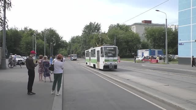 Парад трамваев и ретроавтомобилей в День московского транспорта 12 июля 2025 года. смотреть онлайн