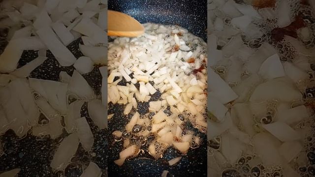 Куриные голени в сливочном соусе. смотреть онлайн