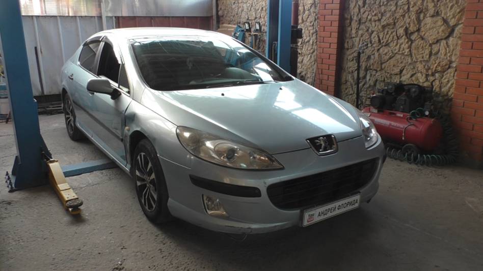 Замена катриджа нижней опоры двигателя на Peugeot 407 1,8 Пежо 407 2005 года