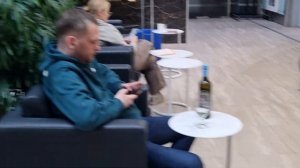 Чем кормят и что наливают в Бизнес-залах международного аэропорта Пулково: обзор и сравнение.