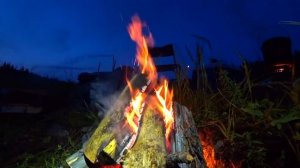 Приехали на рыбалку. Установил целый дом на берегу реки. Жаренная щука в кукурузной муке.