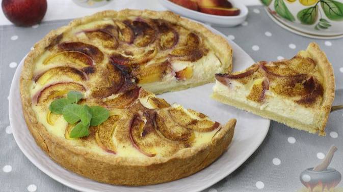 Рассыпчатый низ, кремовая серединка, сочный верх. ТАРТ С ТВОРОЖНОЙ МАССОЙ И ПЕРСИКАМИ