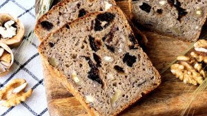 Домашний ржаной хлеб с черносливом и грецким орехом! Такого вы нигде не купите!