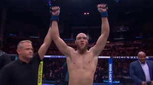 На поединке турнира UFC бразильский боец вышел под песню «Матушка-земля»