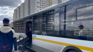 Автобус ЛиАЗ-5292.65-03 следует по маршруту 1225A ”Школа(Вертолётная ул.) - м. Новокосино”