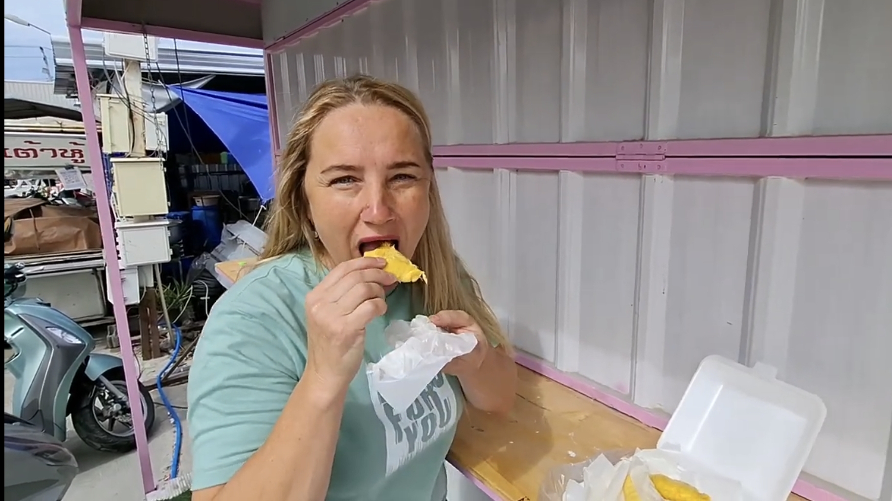 Таиланд 🇹🇭 Паттайя.Пробуем дуриан.Фруктовый рынок Ротанакорн. Трансы шоу Колизей. смотреть онлайн