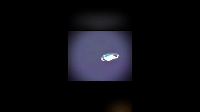 НЛО невидимо днем из-за гравитации, сияет в ночи из-за ионизации. смотреть онлайн