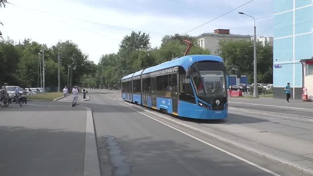 Трамвайный вагон № 31025 следует по маршруту № 4 Курский вокзал - Бульвар Рокоссовского. смотреть онлайн