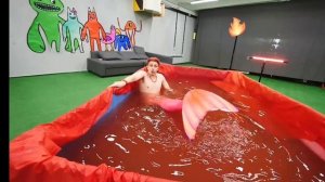 Кто последний перестанет быть русалкой