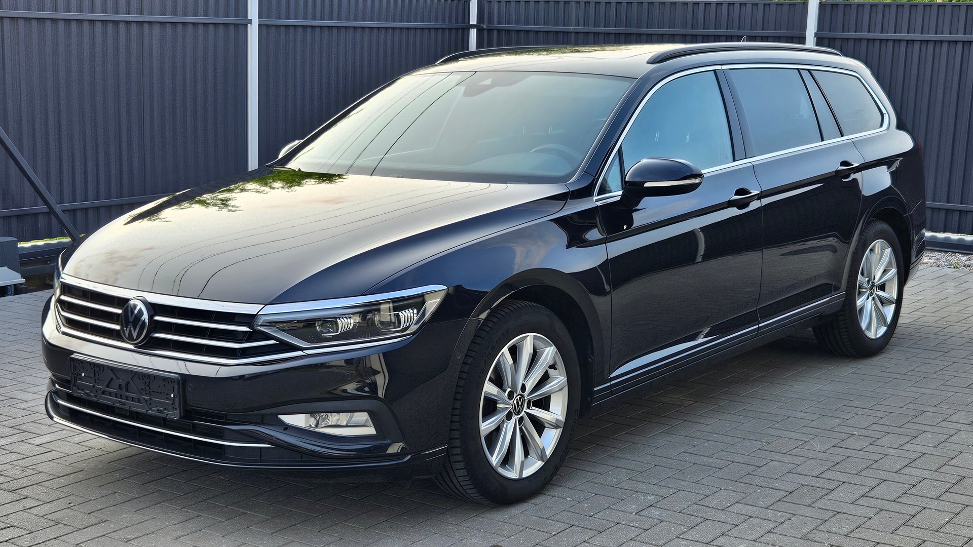 Volkswagen Passat Variant 2022! 1.5 TSI бензин 150 л.с. DSG7 DQ200! Панорама, кожа, камера, IQ.light смотреть онлайн