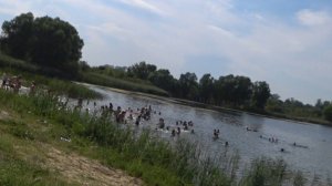 Люди бегут от аномальной жары..