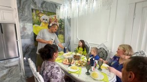 Встречаем гостей. Подарков полный дом. Наводим порядок на участке. Жизнь простых людей в деревне.