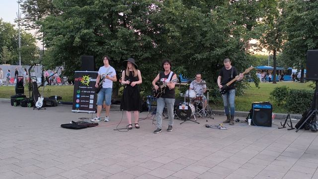 Уличные музыканты  Группа Кино - Перемен