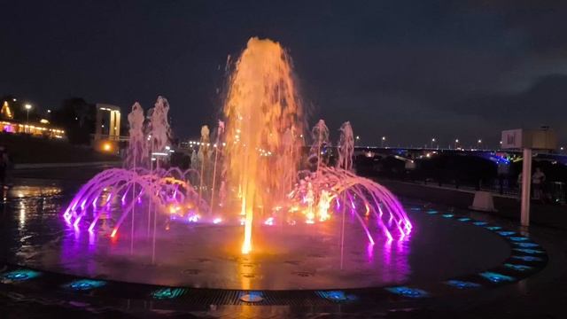 Нижний Новгород. Нижне - Волжская набережная ночью. Нижний плывёт после ливня. смотреть онлайн