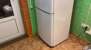 Как правильно поставить холодильник на кухне