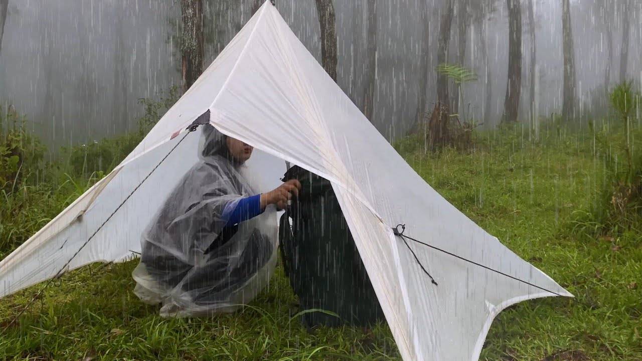 ПОПАЛИ ПОД СИЛЬНЫЙ ДОЖДЬ. СТРОИТЕЛЬСТВО БРЕЗЕНТОВОГО УКРЫТИЯ ДЛЯ ВЫЖИВАНИЯ ПОД ПРОЛИВНЫМ ДОЖДЕМ смотреть онлайн