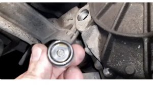 КАК ПРОВЕРИТЬ УРОВЕНЬ МАСЛА В КПП ВАЗ ШЕВРОЛЕ