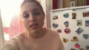 Почему из под холодильника течет вода?