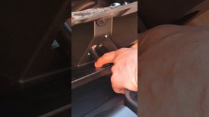 Дорабатываю за заводом, ставлю демпфер (микролифт) бардачка Lada Vesta NG Лада Веста НГ #paramonov