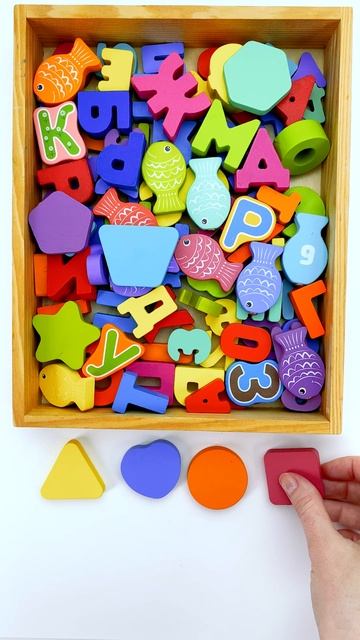 Учим Названия Фигур и Цвета 🎨 Весёлое Видео для Малышей 🟥🔷 смотреть онлайн