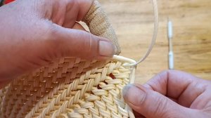 Поднос- листик корневым плетением из ротанга