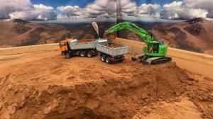 Большегрузы самосвалы и экскаваторы в работе. RC экскаватор и грузовики в действии.