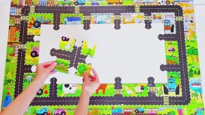 Собираем большой пазл синий трактор. Видео для детей🌸 Ютюбик кидс