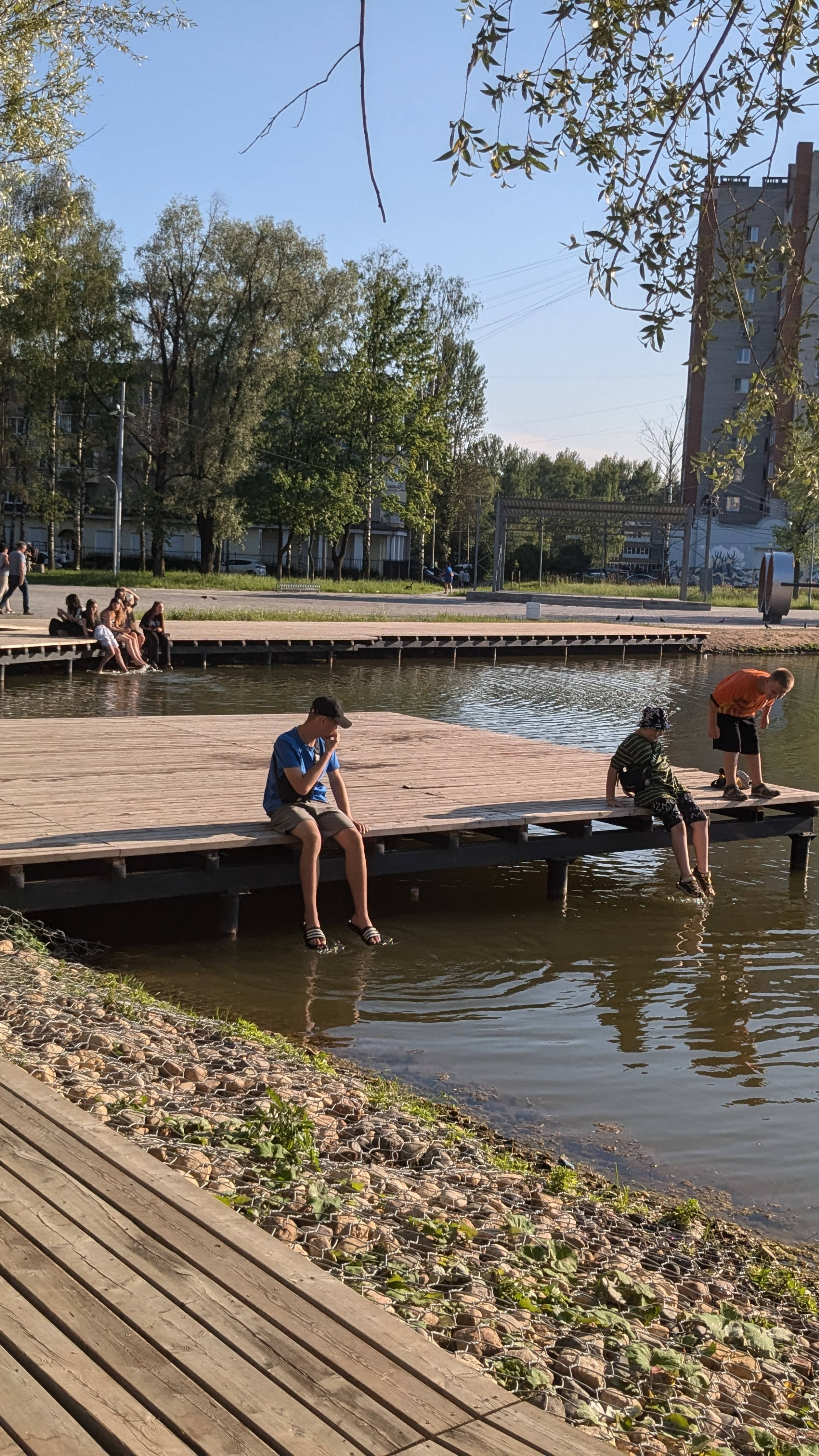 Гуляем с дочерью в парке Ярославля. смотреть онлайн