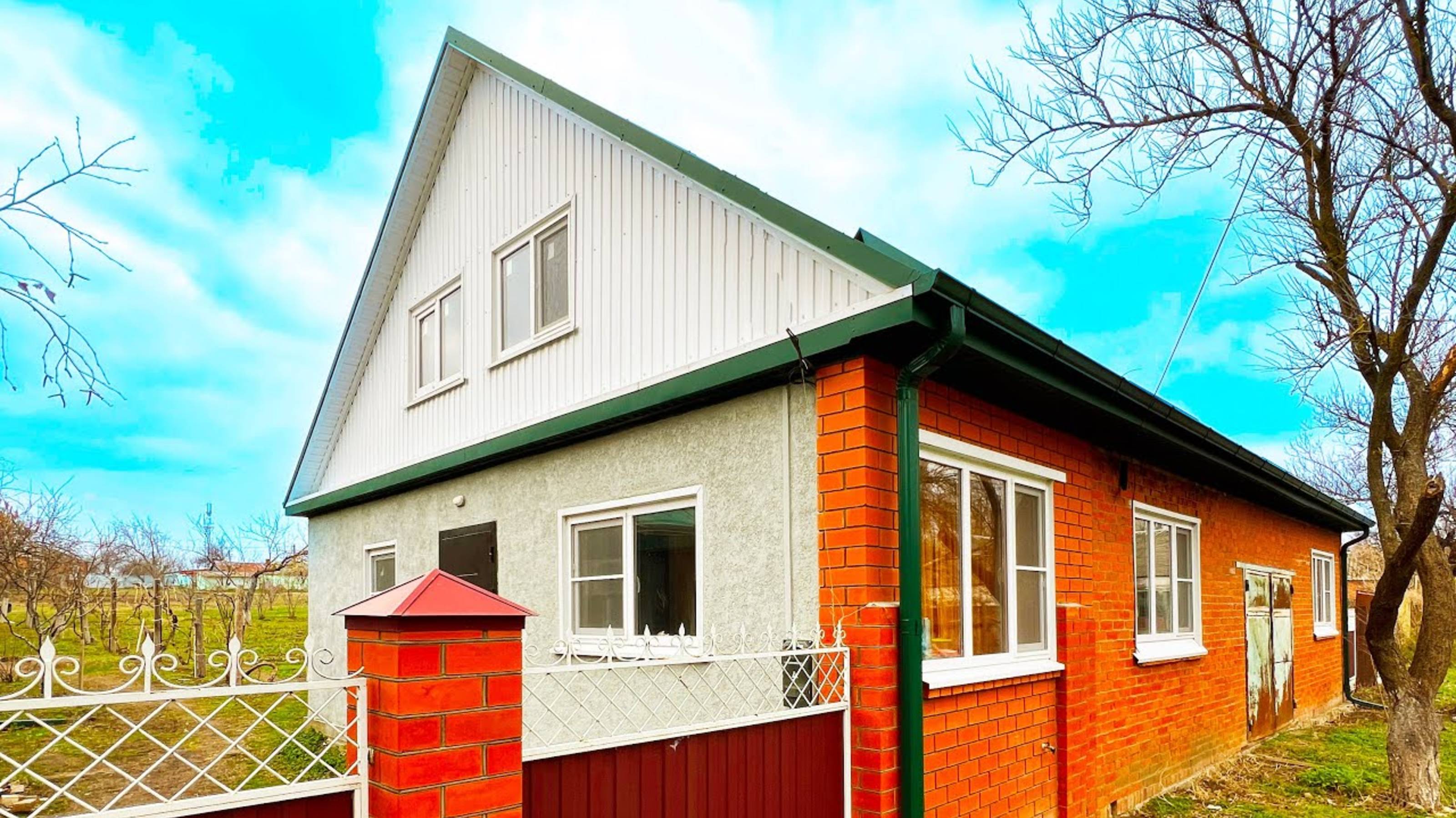 Уголок счастья с плодовым садом: домик с видом на реку и рощицу смотреть онлайн