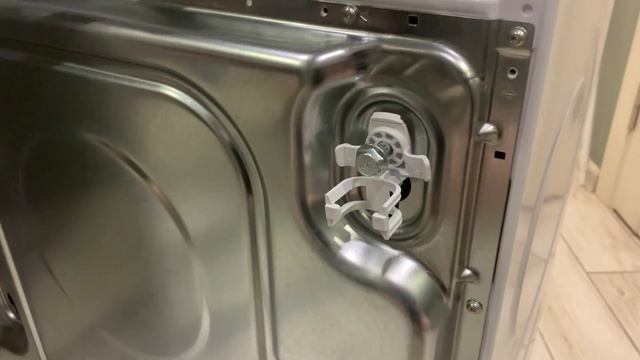 Где транспортировочные болты на стиральной машине Bosch? И как их открутить?