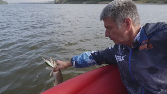 "РЫБАЛКА У КАЖДОГО СВОЯ" смотреть онлайн